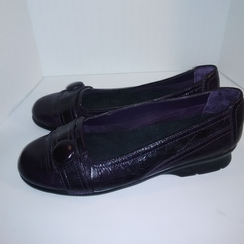 Aerosoles Flats Women's- Plum size 6.5 shoes - Picture 5 of 6